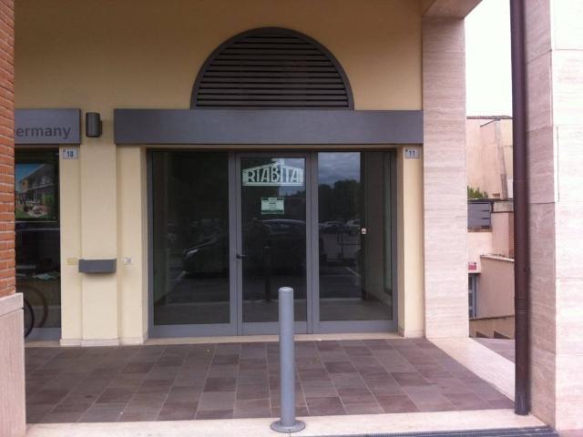Locale Commerciale in vendita a Unione di Comuni della Romagna Forlivese, Quattro