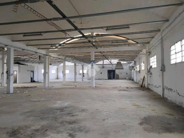 Locale Commerciale in vendita a Unione di Comuni della Romagna Forlivese, Quattro