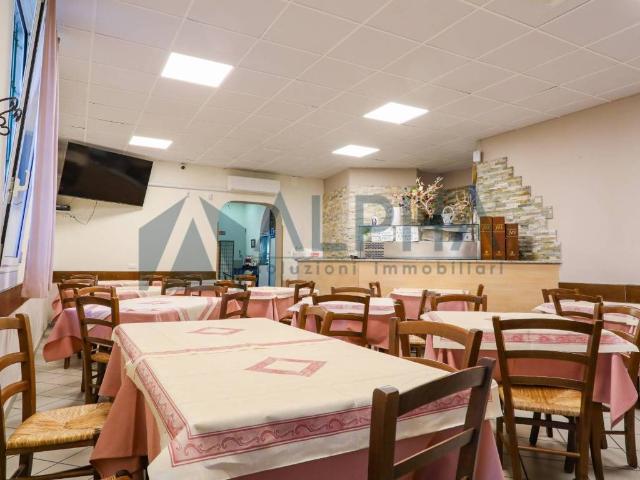 Locale Commerciale in vendita a Unione di Comuni della Romagna Forlivese, Quattro
