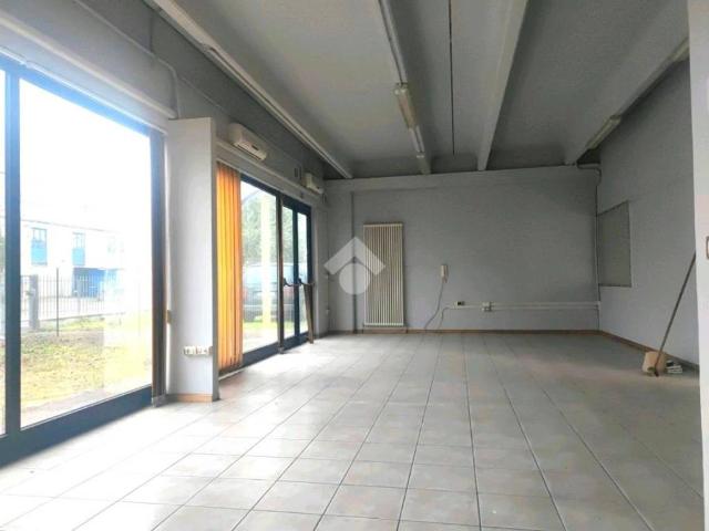Locale Commerciale in vendita a Unione di Comuni della Romagna Forlivese, Quattro