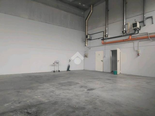 Locale Commerciale in vendita a Unione di Comuni della Romagna Forlivese, Quattro