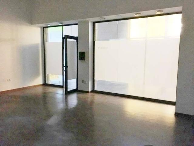 Locale Commerciale in vendita a Unione di Comuni della Romagna Forlivese, Quattro