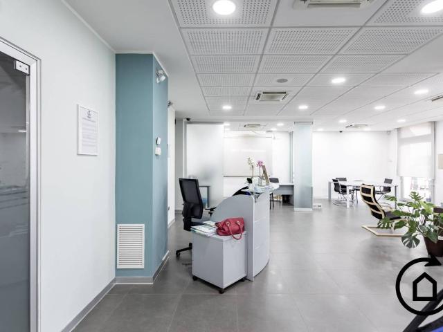 Locale Commerciale in vendita a Unione di Comuni della Romagna Forlivese, Quattro