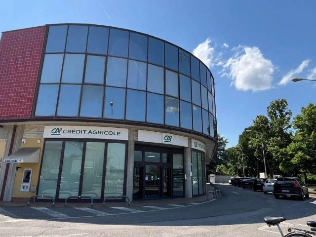 Locale Commerciale in vendita a Unione di Comuni della Romagna Forlivese, Quattro