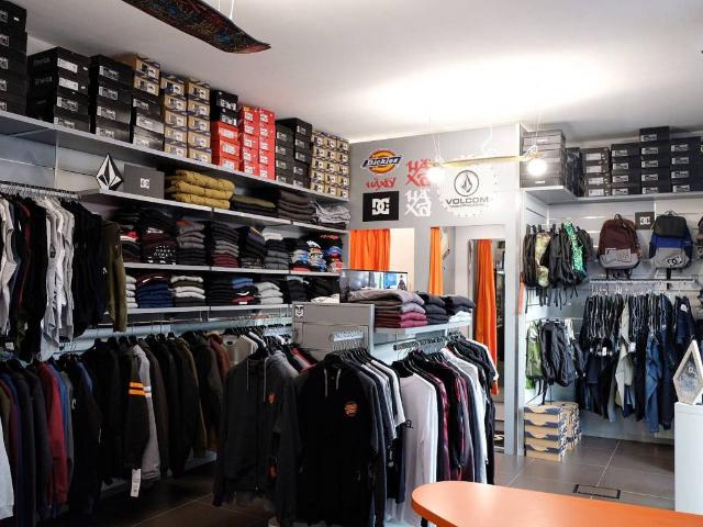 Locale Commerciale in vendita a Ravaldino, Forlì