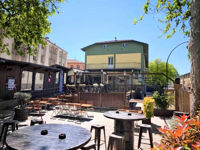 Locale Commerciale in vendita a Unione di Comuni della Romagna Forlivese, Quattro
