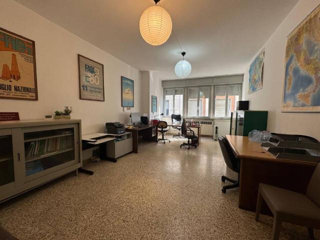 Locale Commerciale in vendita a Unione di Comuni della Romagna Forlivese, Quattro