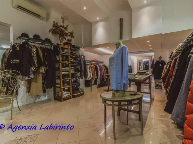 Locale Commerciale in vendita a Unione di Comuni della Romagna Forlivese, Quattro