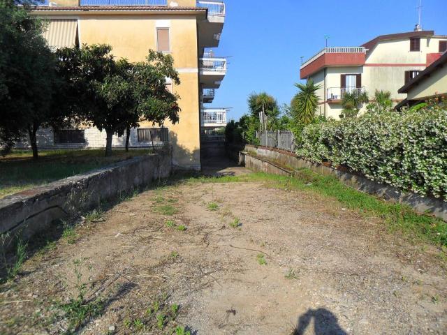 Locale Commerciale in vendita a Gianola, Formia