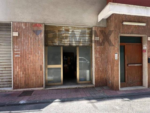 Locale Commerciale in vendita a Formia, Lazio