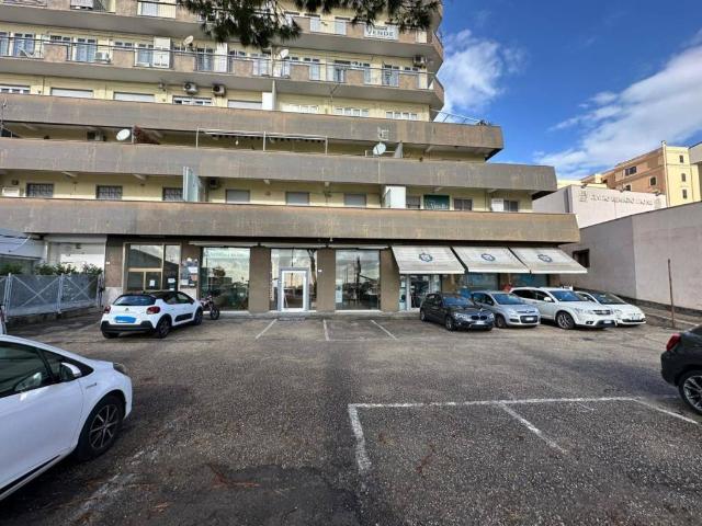 Locale Commerciale in vendita a Formia, Lazio