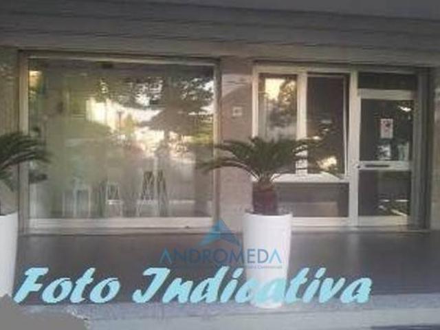 Locale Commerciale in vendita a Formia, Lazio
