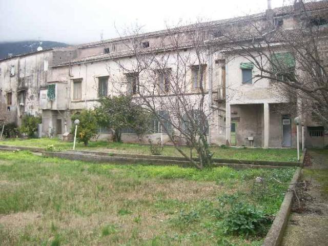 Locale Commerciale in vendita a Formicola, Campania