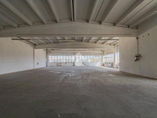 Locale Commerciale in vendita a Unione dei comuni del Distretto Ceramico, Formigine