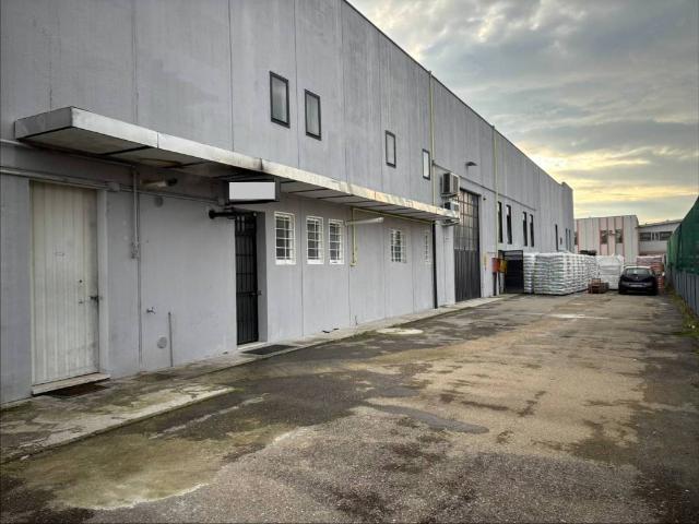 Locale Commerciale in vendita a Unione dei comuni del Distretto Ceramico, Formigine