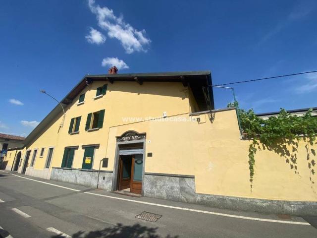 Locale Commerciale in vendita a Fornovo San Giovanni, Lombardia
