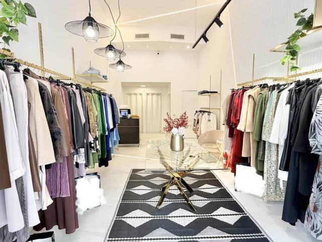 Locale Commerciale in vendita a Vittoria Apuana, Forte Dei Marmi