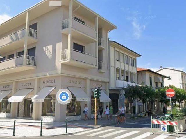 Locale Commerciale in vendita a Roma Imperiale, Forte Dei Marmi