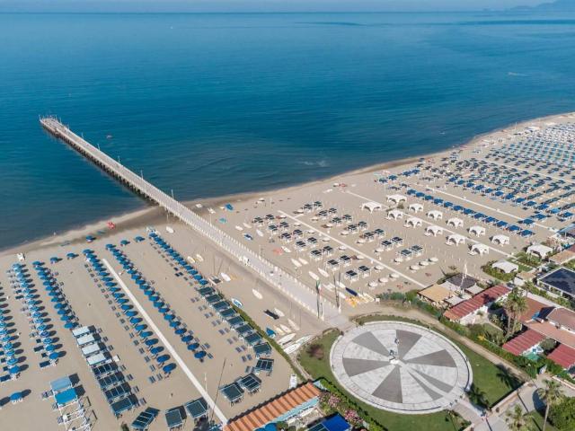 Palazzo in vendita a Vittoria Apuana, Forte Dei Marmi