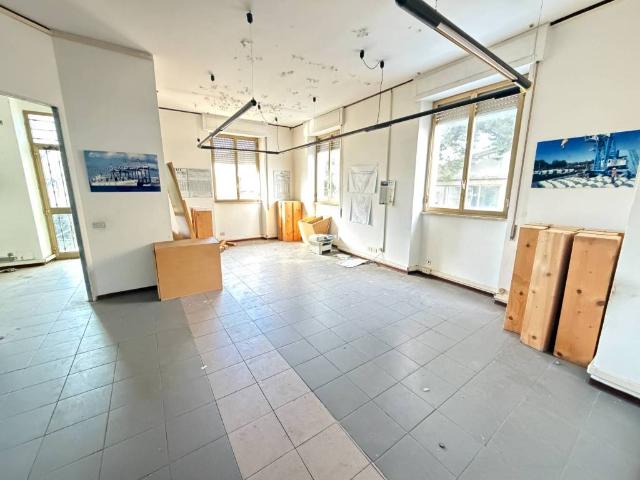 Locale Commerciale in vendita a Unione di comuni Montana Lunigiana, Fosdinovo