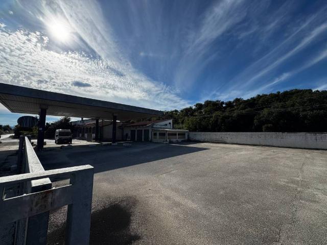 Locale Commerciale in vendita a Fossacesia, Abruzzo
