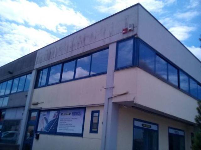 Locale Commerciale in vendita a Fossalta, Veneto