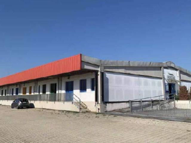 Locale Commerciale in vendita a Piemonte, Cuneo