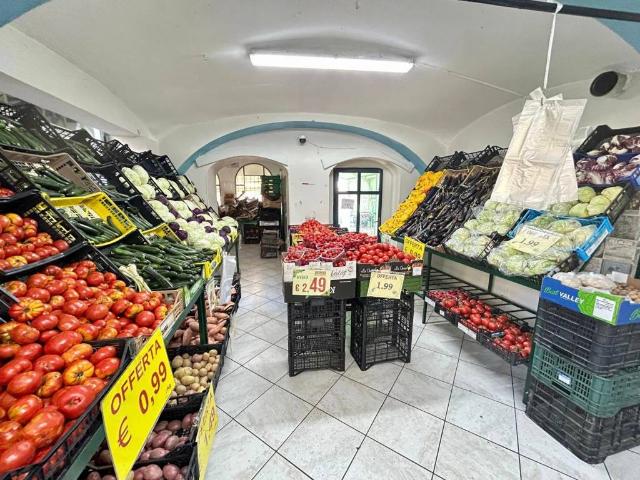 Locale Commerciale in vendita a Piemonte, Cuneo