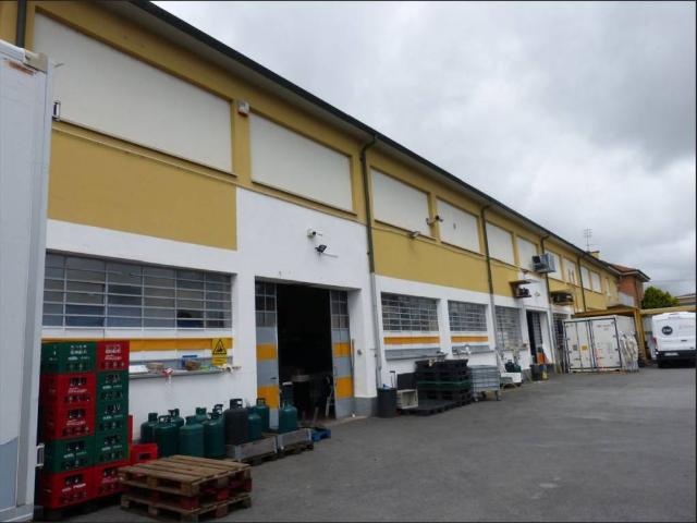 Locale Commerciale in vendita a Piemonte, Cuneo