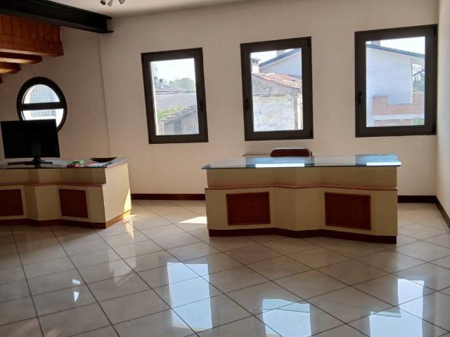 Locale Commerciale in vendita a Fossò, Veneto