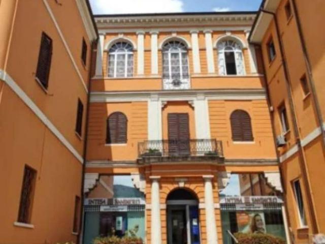 Locale Commerciale in vendita a Centro Storico, Marche