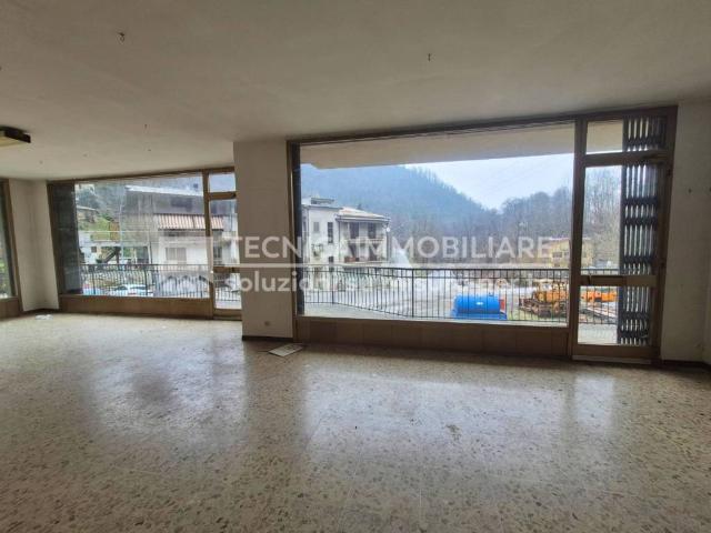 Locale Commerciale in vendita a Piemonte, Cuneo