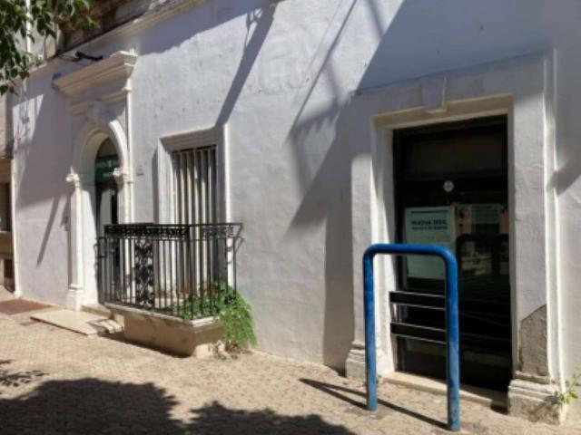Locale Commerciale in vendita a Puglia, Taranto