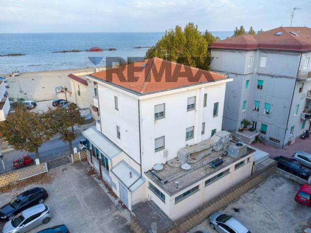 Locale Commerciale in vendita a Vallone, Francavilla Al Mare