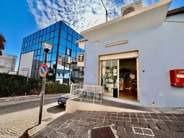 Locale Commerciale in vendita a Vallone, Francavilla Al Mare