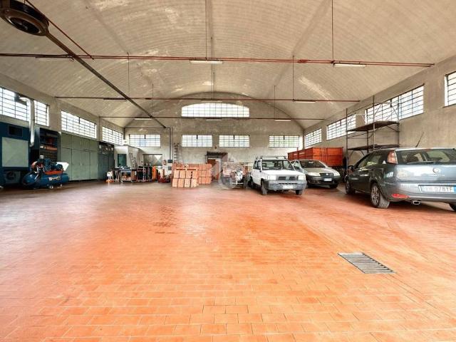 Locale Commerciale in vendita a Piemonte, Alessandria