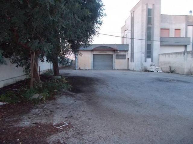 Locale Commerciale in vendita a Puglia, Brindisi