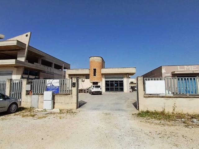 Locale Commerciale in vendita a Puglia, Brindisi