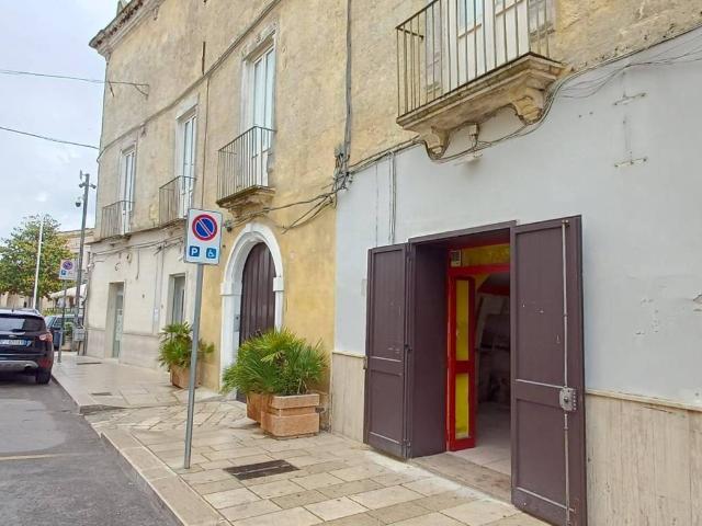 Locale Commerciale in vendita a Puglia, Brindisi
