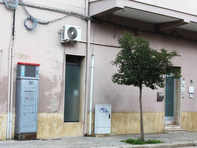 Locale Commerciale in vendita a Puglia, Brindisi