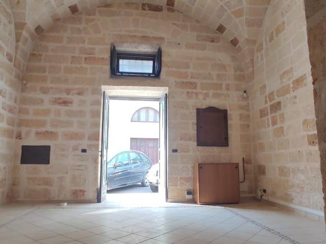 Locale Commerciale in vendita a Puglia, Brindisi
