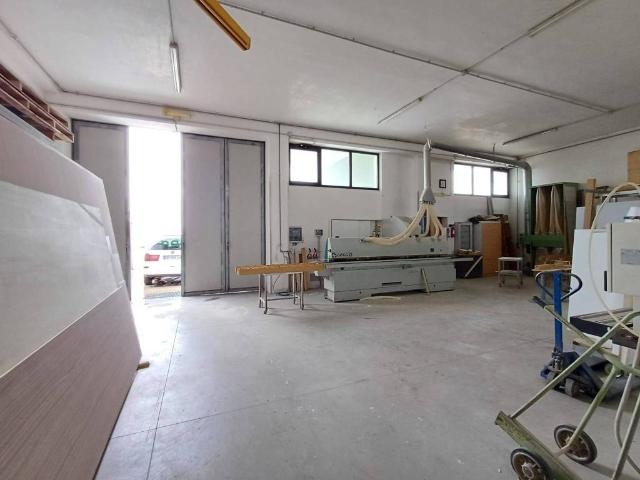 Locale Commerciale in vendita a Puglia, Brindisi