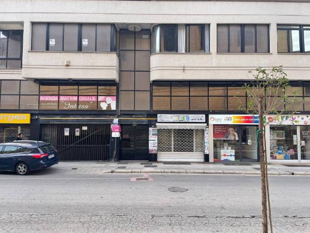 Locale Commerciale in vendita a Puglia, Brindisi