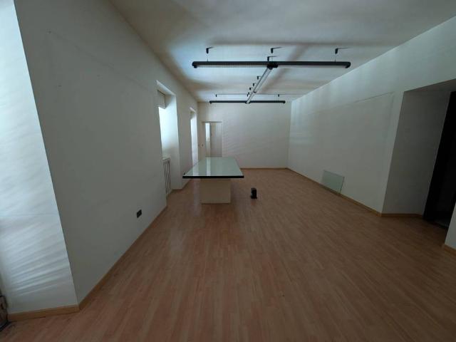 Locale Commerciale in vendita a Piemonte, Alessandria