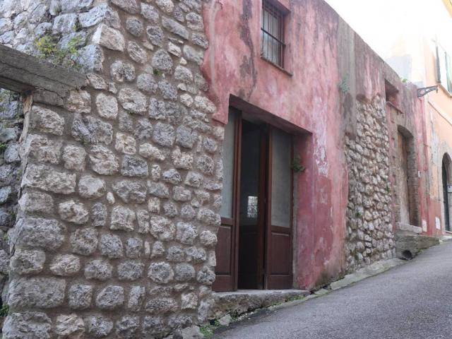 Locale Commerciale in vendita a Frasso Telesino, Campania