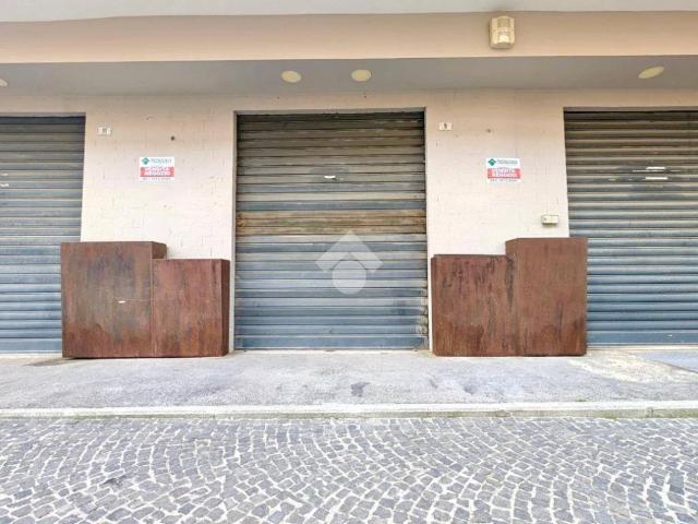 Locale Commerciale in vendita a Sepano, Frattamaggiore