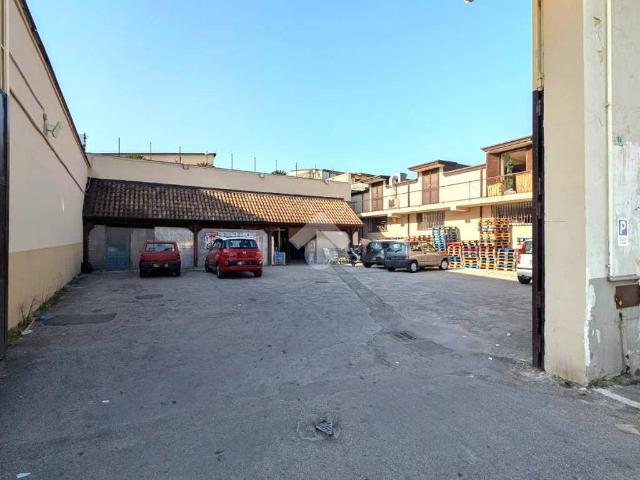 Locale Commerciale in vendita a Frattaminore, Campania