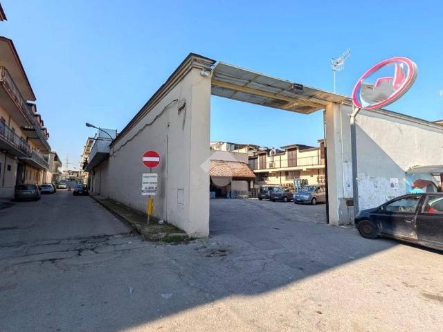 Locale Commerciale in vendita a Spagnuolo, Frattaminore