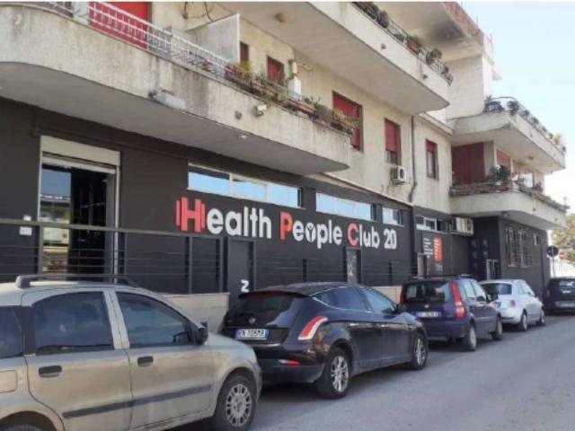 Locale Commerciale in vendita a Frattaminore, Campania