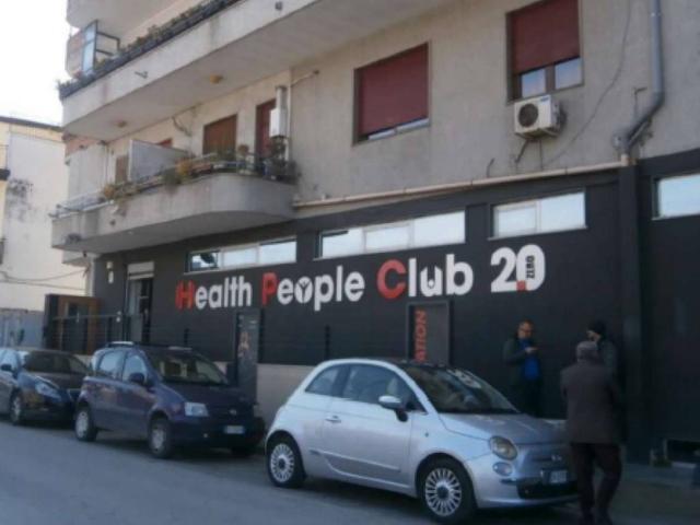 Locale Commerciale in vendita a Spagnuolo, Frattaminore